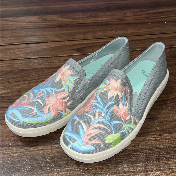 Desigual Shoes - Baretraps Bonaire Embroidered  Women's slip on gray Floral Loafers  9.5M